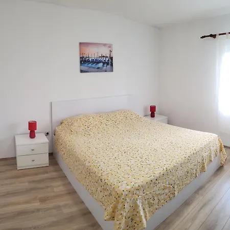 Apartment Ivona *